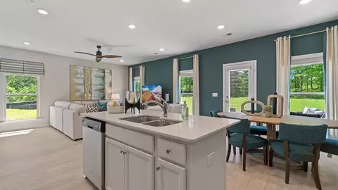 Kitchen - 88 Hydrangea Cir, Fairburn, GA 30213 photo 3 of 4