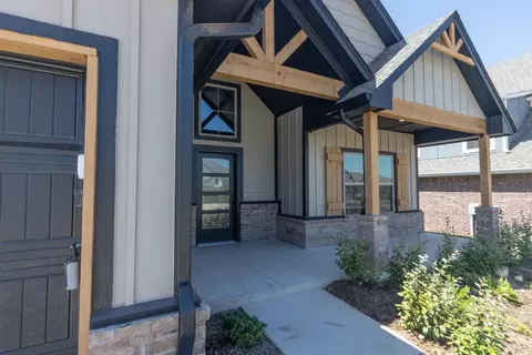 Exterior - 3305 Broadmoore Dr, Moore, OK 73160 photo 5 of 8