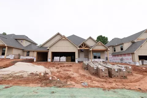 3305 Broadmoore Dr, Moore, OK 73160