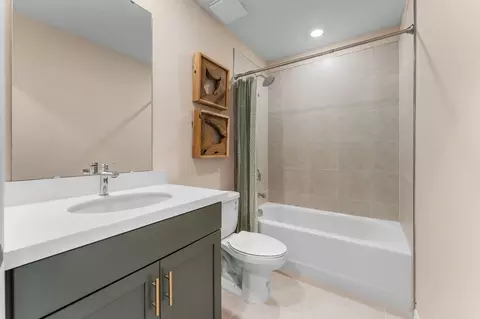 Bath - 652 Emerald Grove Dr, Apopka, FL 32703 photo 2 of 2