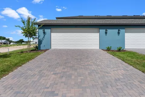 Exterior - 652 Emerald Grove Dr, Apopka, FL 32703 photo 5 of 21