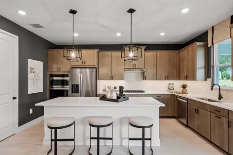 Kitchen - 652 Emerald Grove Dr, Apopka, FL 32703 photo 7 of 7