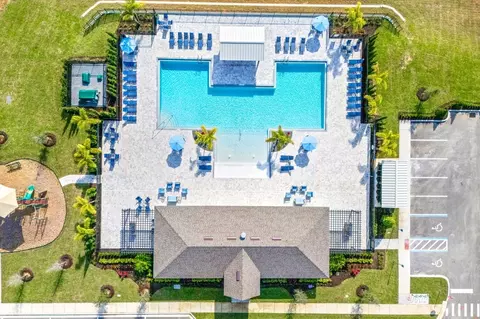 Exterior - 652 Emerald Grove Dr, Apopka, FL 32703 photo 16 of 21