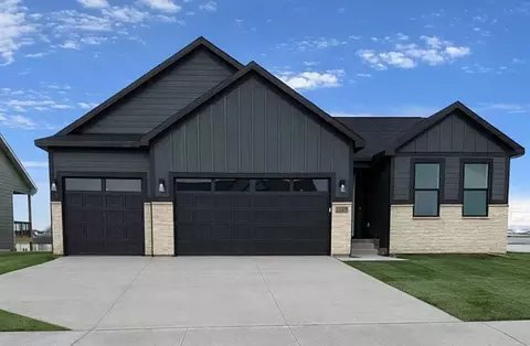 1615 NW Parkside Ln, Waukee, IA 50263