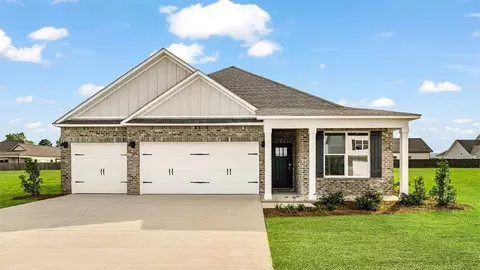 105 Creekridge St, Headland, AL 36345