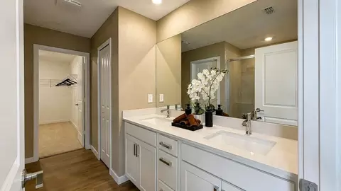Bath - 655 Supernova Dr, Melbourne, FL 32901 photo 1 of 4