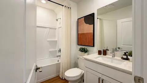 Bath - 655 Supernova Dr, Melbourne, FL 32901 photo 3 of 4