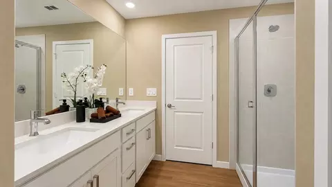 Bath - 655 Supernova Dr, Melbourne, FL 32901 photo 2 of 4