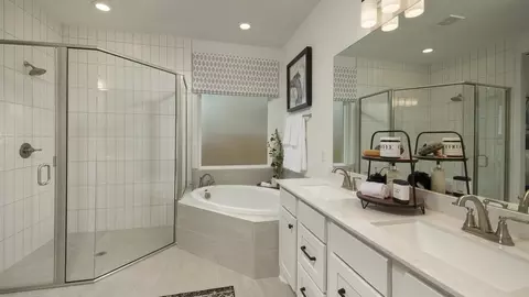 Bath - 320 Melody Rd, Lockhart, TX 78644 photo 1 of 13