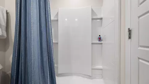 Bath - 101 Parkwood Ct, Canton, MS 39046 photo 5 of 7