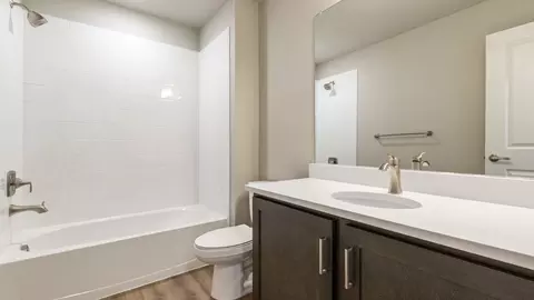 Bath - 653 Muturu Rd, Johnstown, CO 80534 photo 3 of 6
