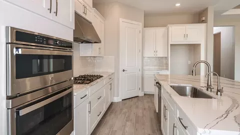 Kitchen - 1009 Tassleflower Trl, Saint Cloud, FL 34771 photo 18 of 29