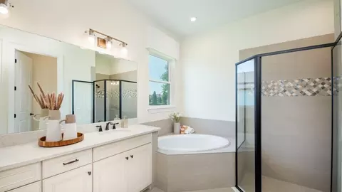 Bath - 1009 Tassleflower Trl, Saint Cloud, FL 34771 photo 9 of 39