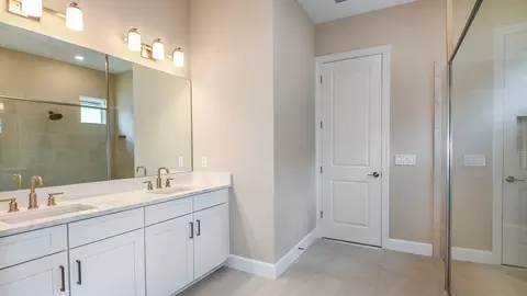 Bath - 1009 Tassleflower Trl, Saint Cloud, FL 34771 photo 6 of 39