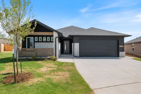 Exterior - 16140 Tall Grass Dr, Moore, OK 73170 photo 7 of 11