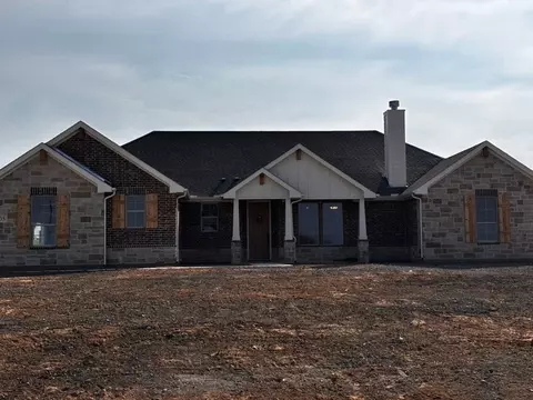 135 Big Sky Rd, Decatur, TX 76234