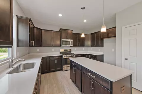 Kitchen - 1550 Acadia Dr, Maineville, OH 45039 photo 2 of 3