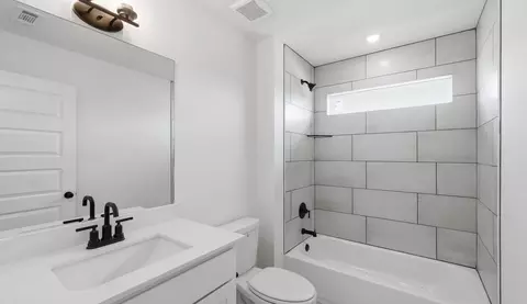 Bath - 500 Renley St, Springdale, AR 72762 photo 4 of 4