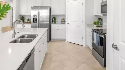Kitchen - 17121 Jadestone Ct, Venice, FL 34293 photo 3 of 3