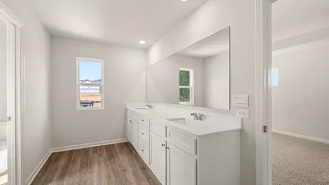 Bath - 467 Tate St, Monroe, GA 30655 photo 2 of 3