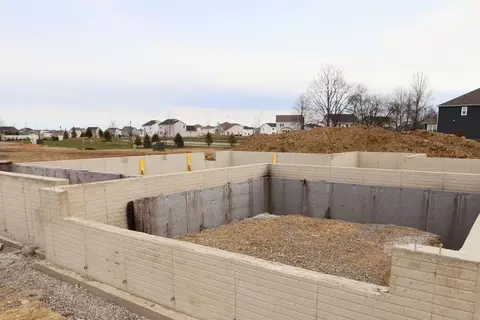 467 Zelkova Ln, Lewis Center, OH 43035