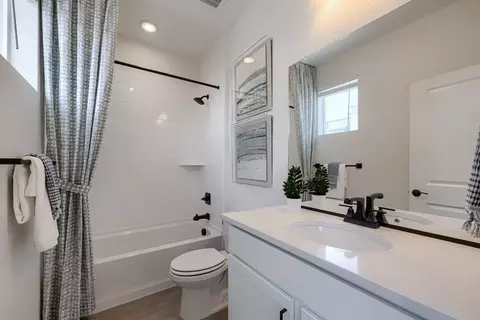 Bath - 4665 Beeler Ct, Denver, CO 80238 photo 2 of 2