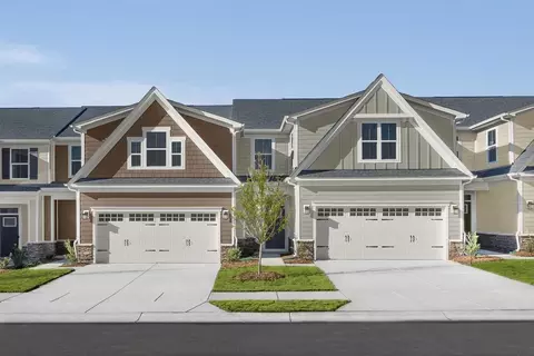 9470 Ivy Ln, Olmsted Falls, OH 44138
