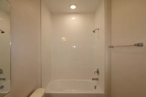 Bath - 1361 Hyde St, Saint Cloud, FL 34771 photo 3 of 3