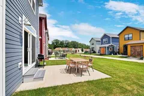 Exterior - 7 Willow Way, Ottawa, IL 61350 photo 14 of 16