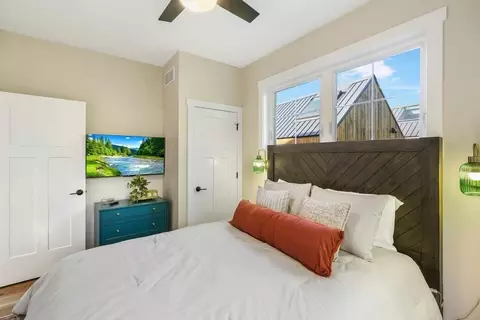 Bedroom - 7 Willow Way, Ottawa, IL 61350 photo 2 of 3