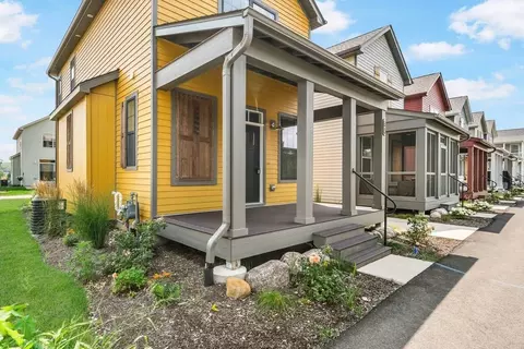 Exterior - 7 Willow Way, Ottawa, IL 61350 photo 9 of 16