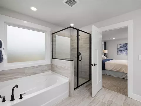 Bath - 117 Kerwin Ct, Greer, SC 29651 photo 3 of 7