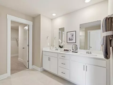 Bath - 117 Kerwin Ct, Greer, SC 29651 photo 4 of 7