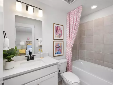 Bath - 117 Kerwin Ct, Greer, SC 29651 photo 2 of 7