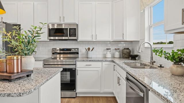 5626 Village Channel Dr, Canal Winchester, OH 43110