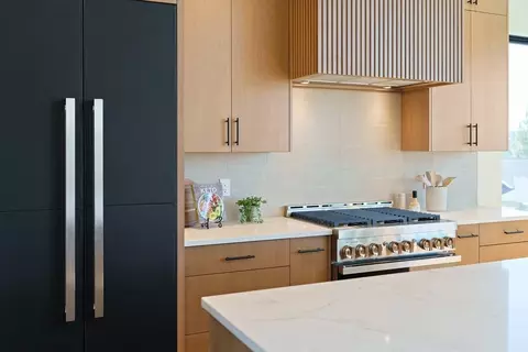 Kitchen - 62660 NW Skyline Ranch Rd, Bend, OR 97703 photo 6 of 10