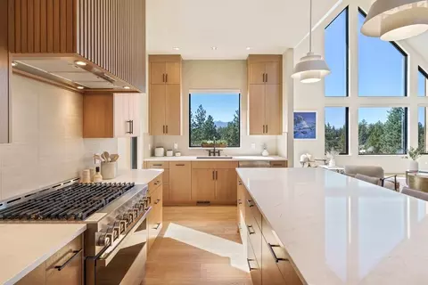 Kitchen - 62660 NW Skyline Ranch Rd, Bend, OR 97703 photo 9 of 10