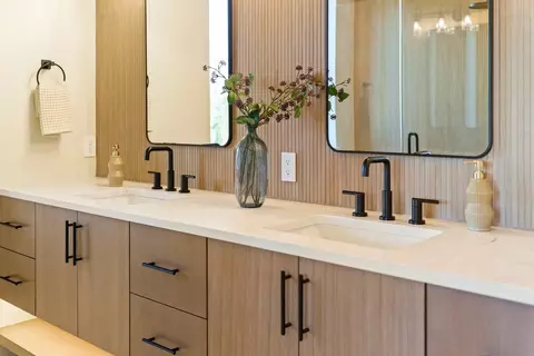 Bath - 62660 NW Skyline Ranch Rd, Bend, OR 97703 photo 3 of 3