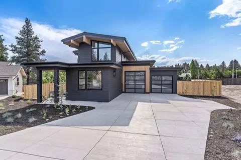 Exterior - 62660 NW Skyline Ranch Rd, Bend, OR 97703 photo 9 of 19