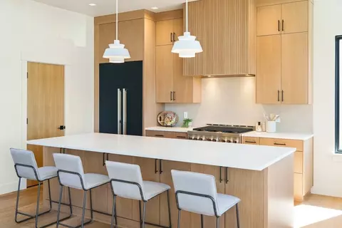 Kitchen - 62660 NW Skyline Ranch Rd, Bend, OR 97703 photo 7 of 10