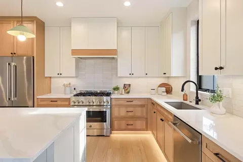 Kitchen - 62660 NW Skyline Ranch Rd, Bend, OR 97703 photo 3 of 10