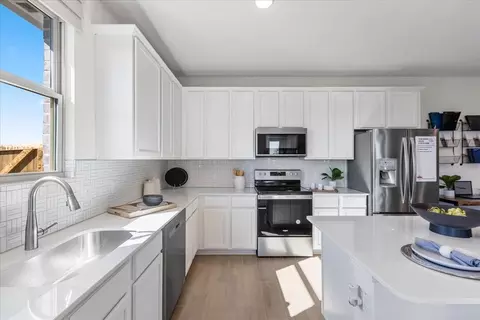 Kitchen - 129 Toftrees Dr, Cleburne, TX 76031 photo 7 of 7