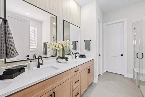 Bath - 108 E Luna Blue Ln, Jarrell, TX 76537 photo 1 of 1