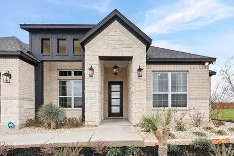 Exterior - 108 E Luna Blue Ln, Jarrell, TX 76537 photo 5 of 8