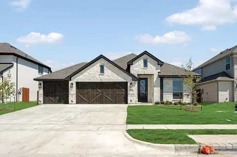 553 Red Maple Rd, Waxahachie, TX 75165