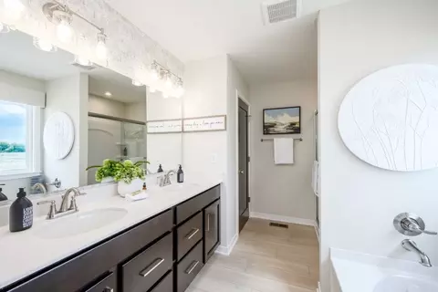 Bath - 9570 Jadestone Way, Indianapolis, IN 46239 photo 5 of 5