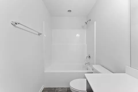 Bath - 432 Lakeview Way, Lagrange, GA 30241 photo 4 of 6