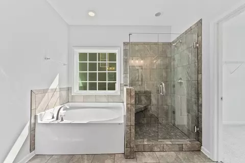 Bath - 432 Lakeview Way, Lagrange, GA 30241 photo 2 of 5