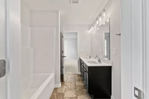 Bath - 432 Lakeview Way, Lagrange, GA 30241 photo 4 of 5