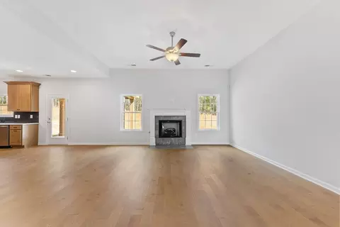 Living - 432 Lakeview Way, Lagrange, GA 30241 photo 2 of 2